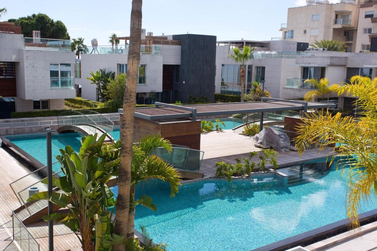 Opera Exclusive Apts By Trulycyprus Limassol Bagian luar foto