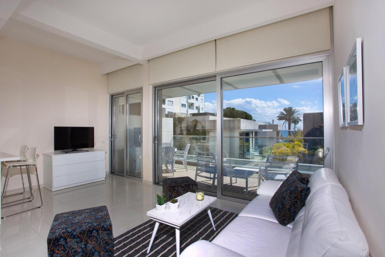 Opera Exclusive Apts By Trulycyprus Limassol Bagian luar foto