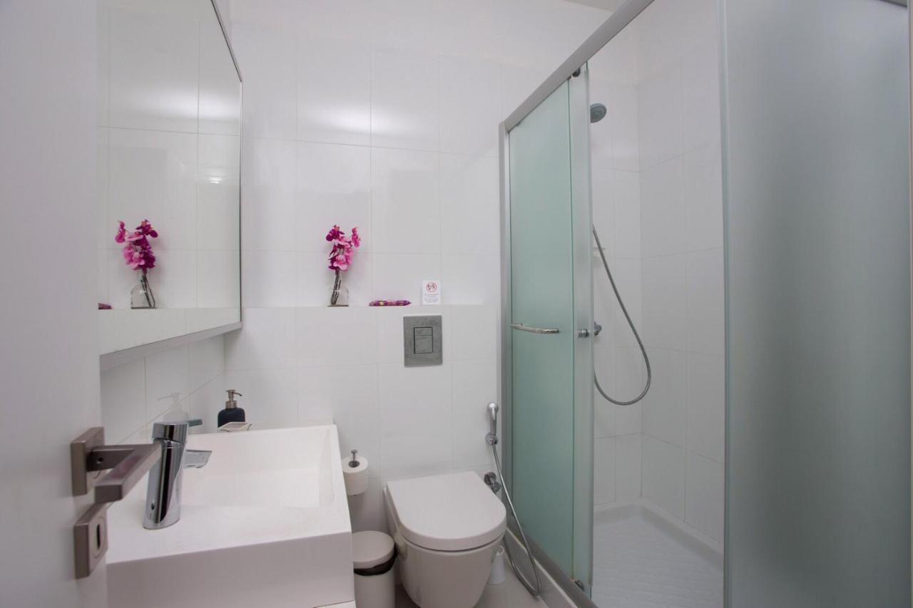Opera Exclusive Apts By Trulycyprus Limassol Bagian luar foto